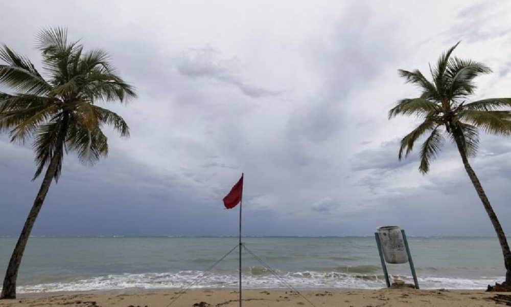 Huracán Erin amenaza con marejadas y lluvias a Carolina del Norte