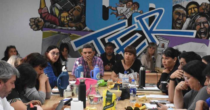 En medio de su proceso electoral, Unter define acciones por los salarios en Río Negro