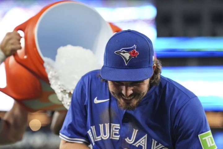 Change-Up: Bat switch helps Blue Jays score three in the eighth of 9