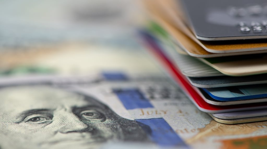 Dólar oficial y dólar tarjeta: banco por banco, a cuánto cotizan este lunes 11 de agosto