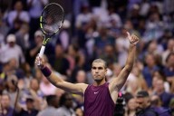 Still sporting his accidental buzz cut, Carlos Alcaraz wins easily at the US Open