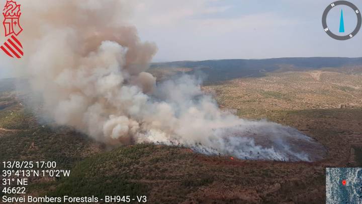 El incendio en Teresa de Cofrentes (Valencia) arrasa unas 500 hectáreas