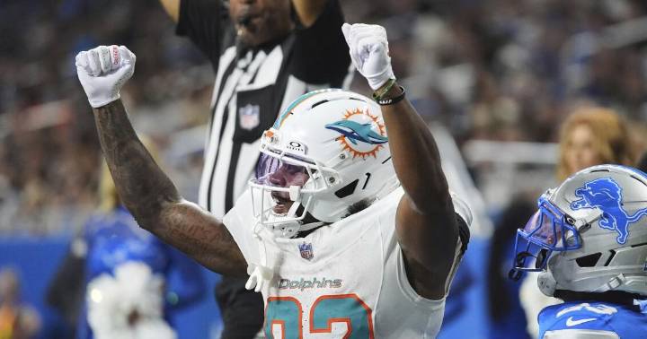 Bluffton alum Eskridge scores TD in Dolphins preseason win over Lions