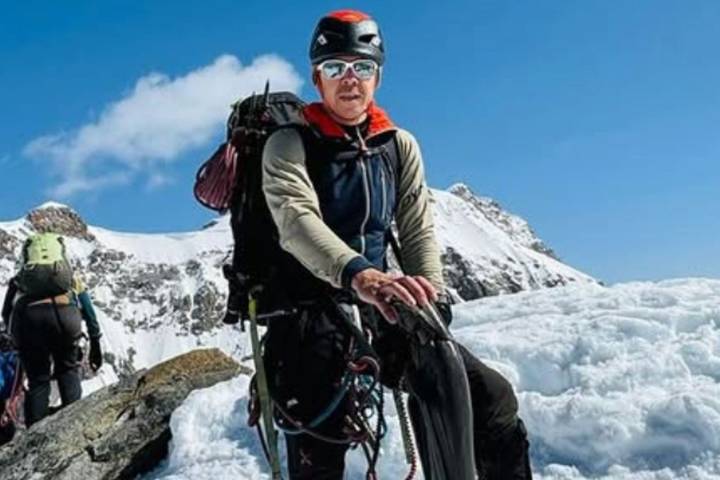 Man Dies Trying to Help Friend Trapped on 25,000-Foot Peak with Broken Leg