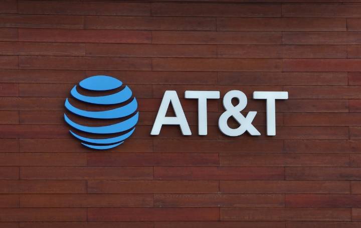AT&T enviará pagos de hasta $7,500 a sus clientes: qué hacer