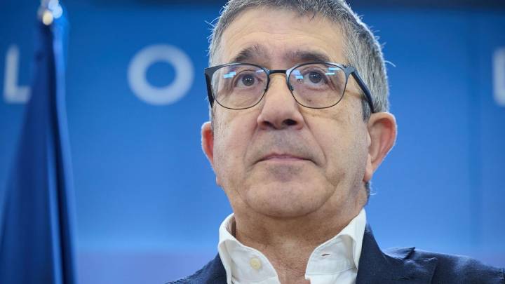 PSOE y Sumar ironizan con las 50 medidas de Feijóo tras las incendios: "Lo que necesitamos es un registro de negacionistas climáticos"