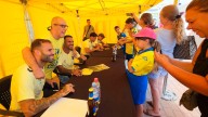 Firma de autógrafos y camisetas de Jonathan Viera, Jesé y Recoba
