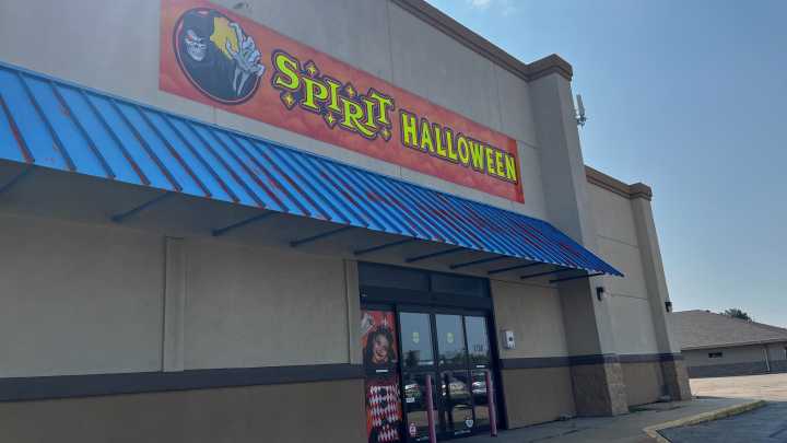 Spirit Halloween opens its first 100 stores. See locations in Texas