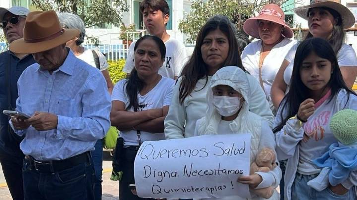 Protestas en México por falta de medicamentos contra el cáncer: "Queremos medicinas"