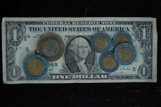 Repunta BMV con impulso de emisoras y peso fortalecido