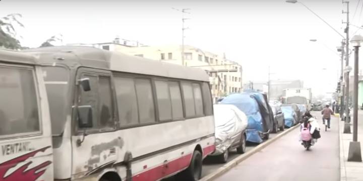 Cementerio de autos en La Victoria: vecinos denuncian que comisaría llena las calles de vehículos incautados por la PNP