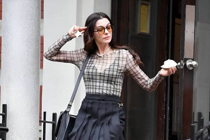 Anne Hathaway protagoniza aparatosa caída durante las grabaciones de “El diablo viste a la moda 2″