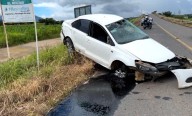 Impresionante choque volcadura contra barrera metálica