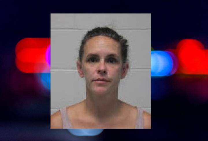 Conductora arrolla a motociclista en Boone y huye de la escena