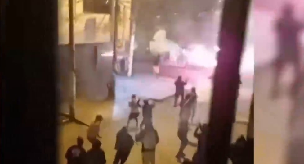 Los Olivos: Vándalos se enfrentan con piedras, palos y cohetes en aniversario de asentamiento humano | VIDEO Dos turbas de desadaptados se agarraron pedradas, palos y cohetes en el A.H. Cinco Estrella