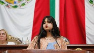 ¿Qué actitud es esta?: joven encara a legisladores de CDMX por ignorarla en entrega de premio