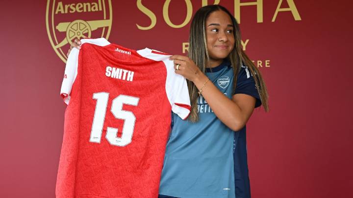 Arsenal's Olivia Smith: 'Honour' to be first £1m women's player