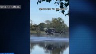 Helicóptero que combatía incendio se estrella al recargar agua