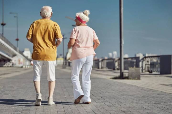 Caminata japonesa: el ejercicio ideal para adultos mayores