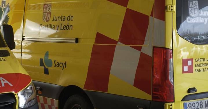Un menor de 9 años, herido tras colisionar dos turismos en la rotonda del E.Lecrerc