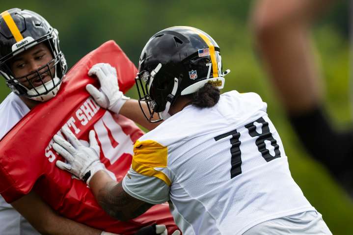 Pittsburgh Steelers lose massive offensive lineman to a head injury