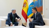 Sánchez y Clavijo se reúnen en Lanzarote tras una semana de tensión y dudas por el traslado de menores migrantes a la Península