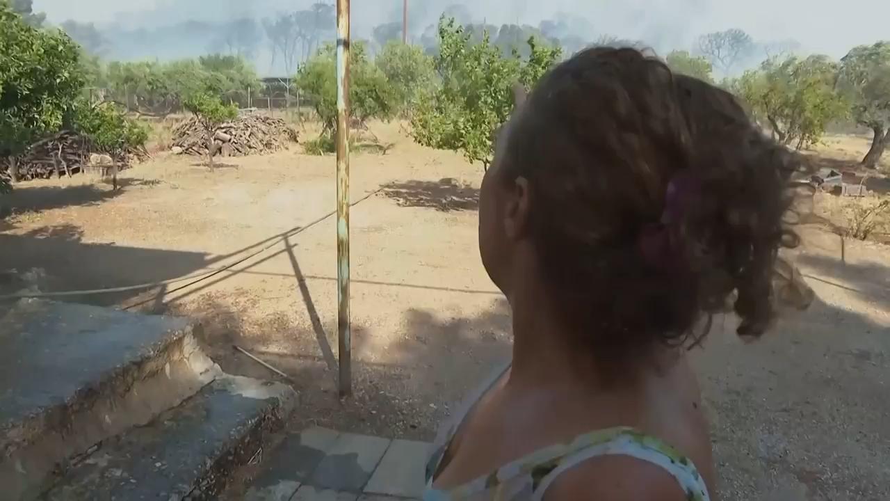 Wildfire threatens homes southeast of Athens as strong winds hamper response