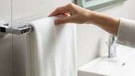 No cambies las toallas de mano una vez por semana, es un error: cada cuánto debés hacerlo y por qué