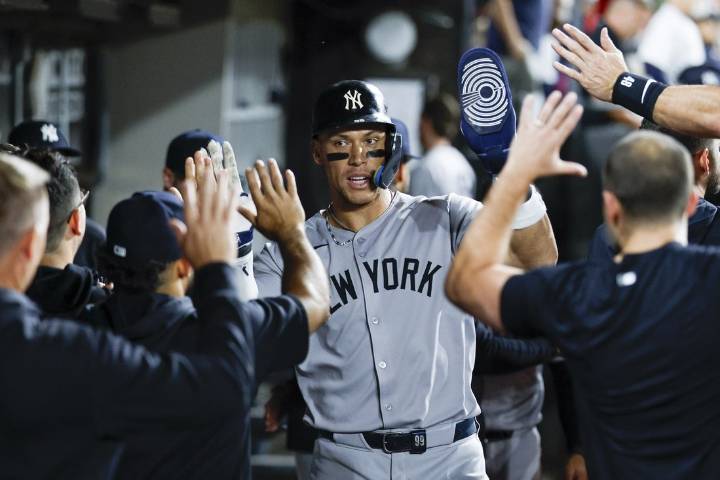 Deadspin | MLB roundup: Yankees top White Sox in 11th for 7th straight win
