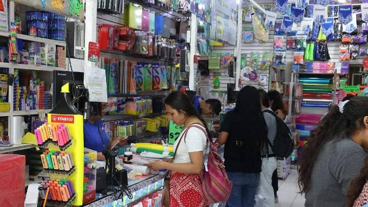 Regreso a clases en Puebla: el peregrinar para comprar útiles escolares en la 8 Oriente