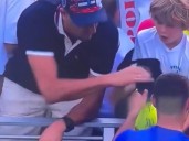US Open: la repudiable actitud de un espectador que le arrebató a un nene el regalo de un tenista