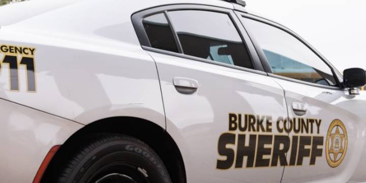 2 killed in single-vehicle crash on Hancock Landing Road
