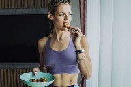 Dra. Gabrielle Lyon, nutricionista: "Si has cumplido los 40, revisa tu alimentación y realiza esta rutina de ejercicio nivel principiante"