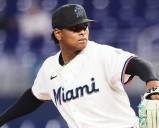Marlins superó 2-1 a los Bravos de Atlanta