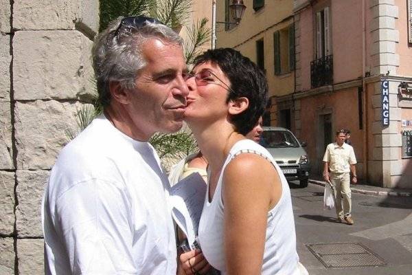 La novia de Epstein blinda a Trump y desvincula su figura del círculo íntimo del millonario