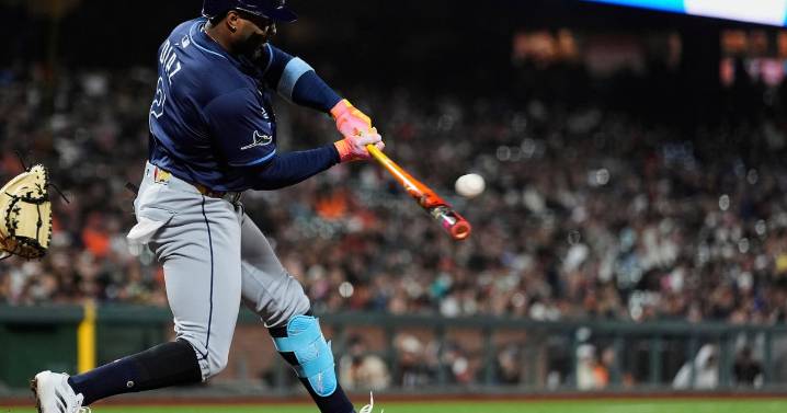 Diaz singles in deciding run in 9th in Rays' 7
