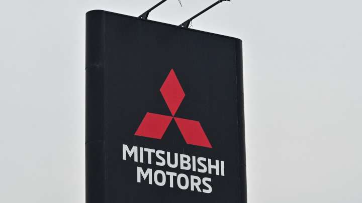 NHTSA: Mitsubishi, Chrysler, Mercedes-Benz recall vehicles