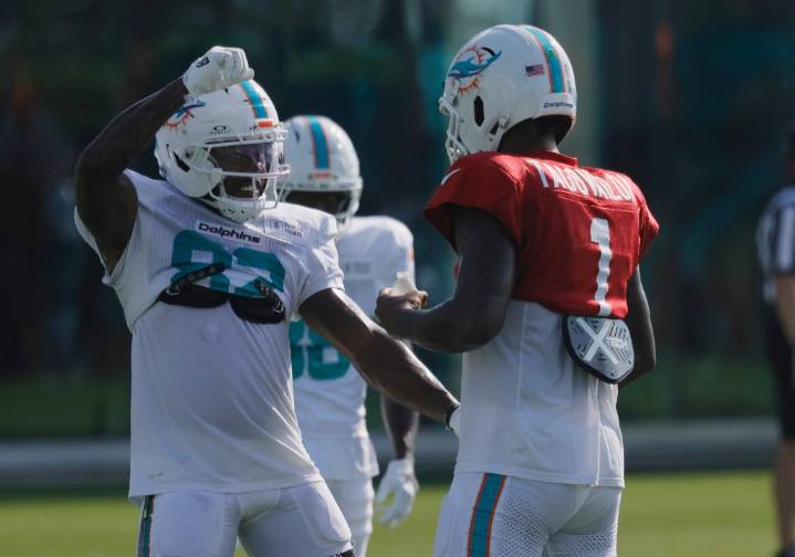 Dolphins camp: Jaylen Wright has apparent leg injury; plus stock up, stock down