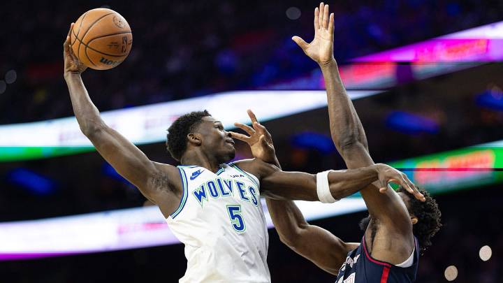 Timberwolves star Anthony Edwards all smiles in viral video