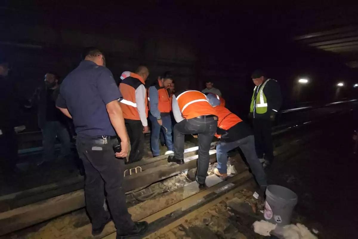 ¡Sale humo en Zócalo y Pino Suárez! ¿Qué pasó en el Metro de la CDMX hoy y por qué desalojaron a usuarios?