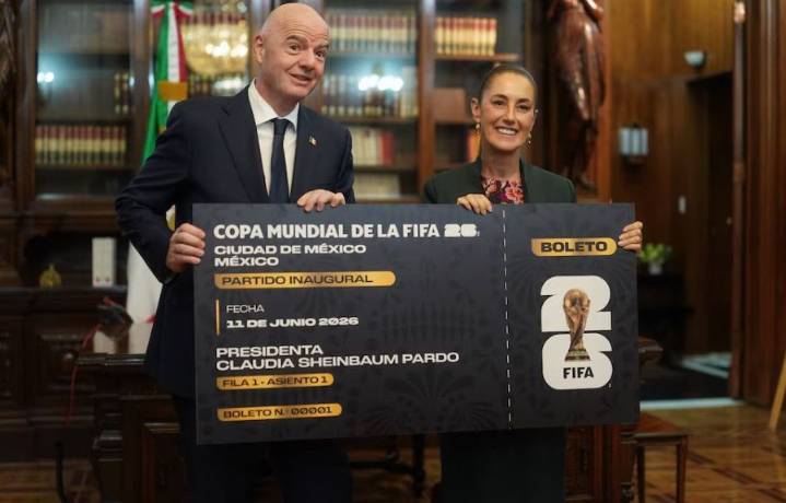 Claudia Sheinbaum analiza regalaría su boleto 001 del Mundial 2026
