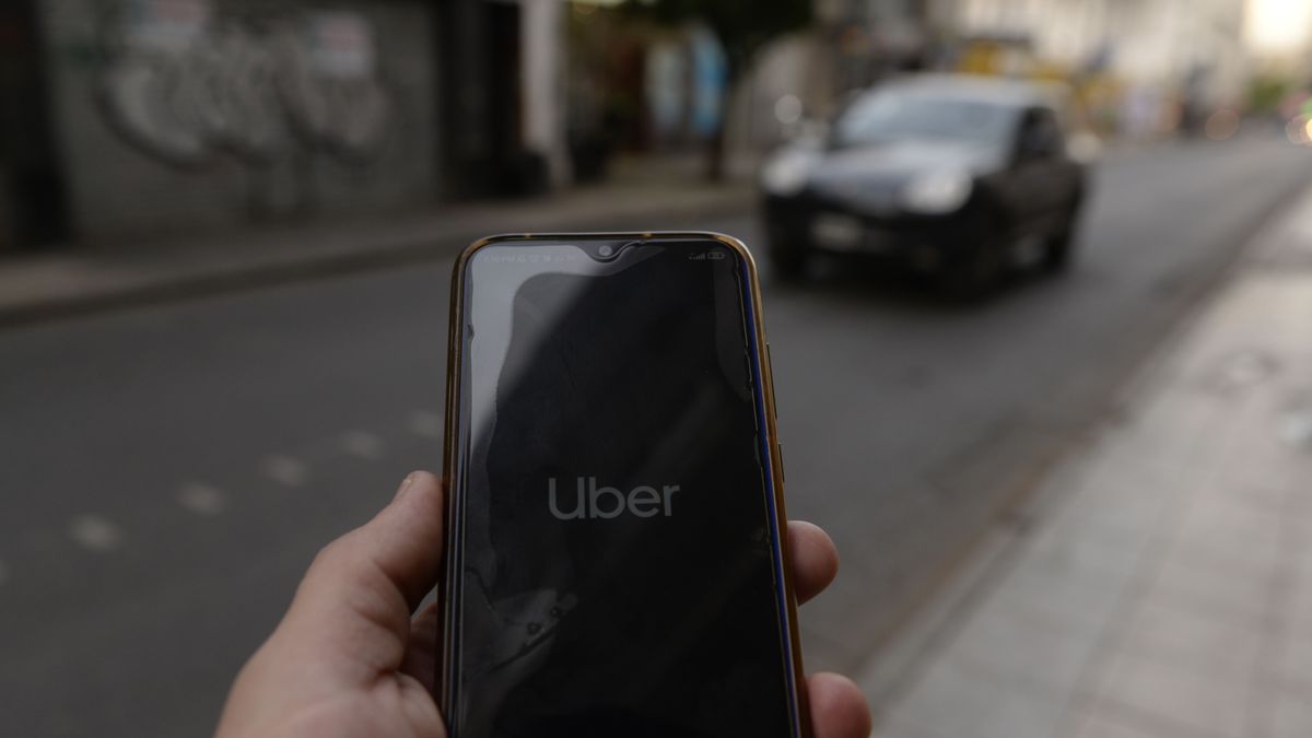 Una mujer denunció que su hija fue desviada por un chofer de Uber: tenía machetes y cuerdas