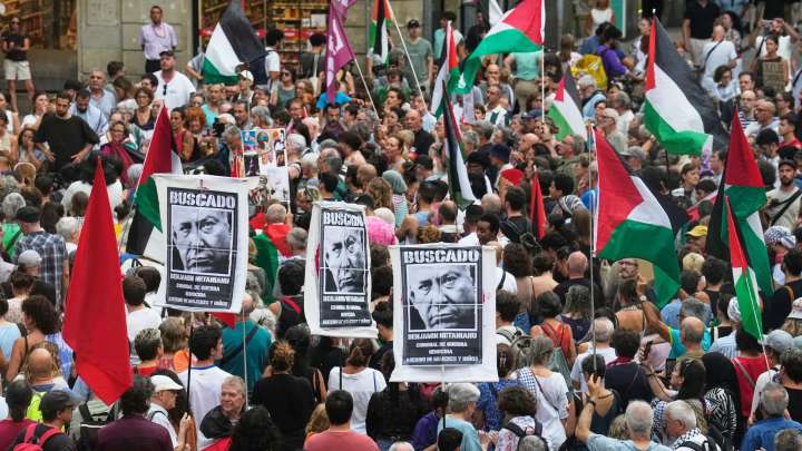 Unas 800 personas se concentran en Barcelona en protesta contra el asesinato de periodistas en Gaza