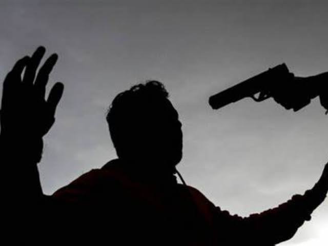 JOVEN LOGRÓ EVADIR LOS DISPAROS DE PERSONAS ARMADAS EN LA ALCALDÍA IZTAPALAPA