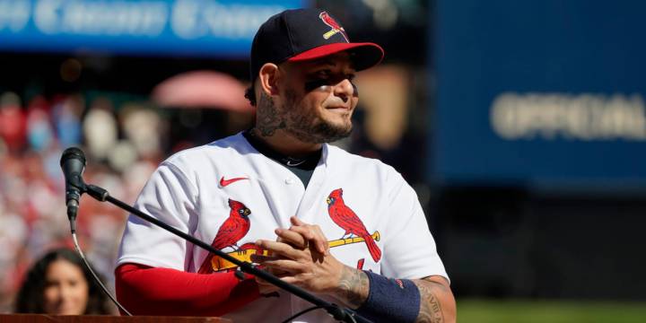 Yadier Molina to return to Cardinals' dugout in uniform