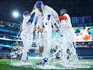 Andrés Giménez sacudió el Rogers Centre