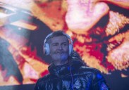 Peón vuelve a los noventa con Fernandisco y una fiesta temática