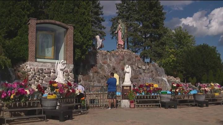Life-sized ‘Pilgrim Mother’ sculpture begins world journey in Des Plaines