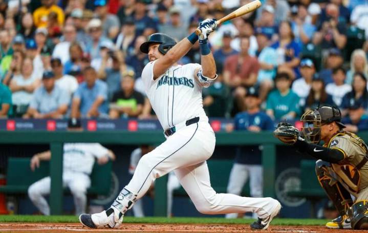 Cal Raleigh joins nifty 50 home-run club, Mariners hold off Padres