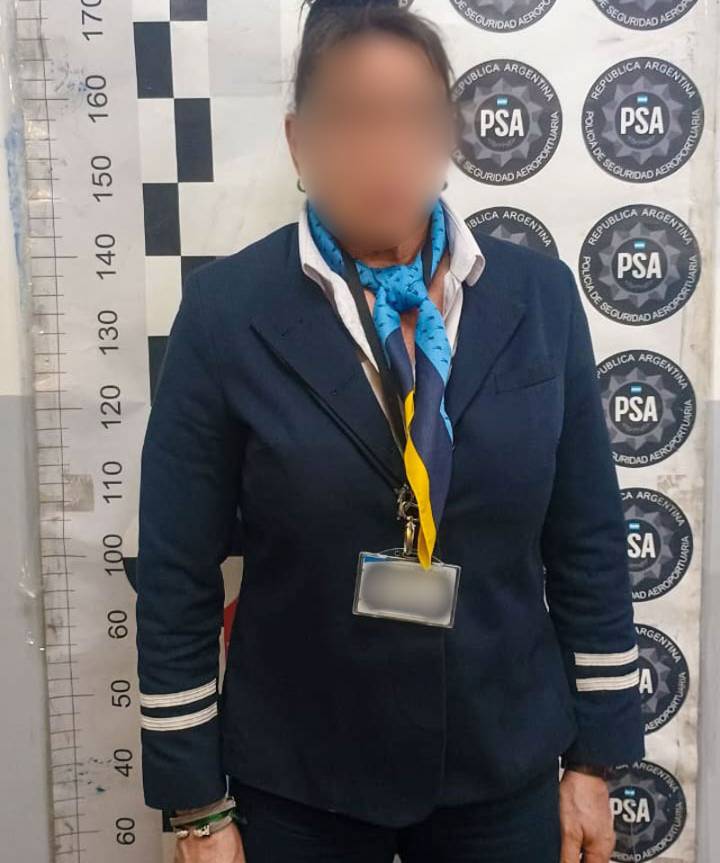 Azafata detenida por contrabando